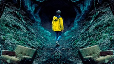 Personajes que viajan en el tiempo y un Apocalipsis que llega mañana plantean misterios.