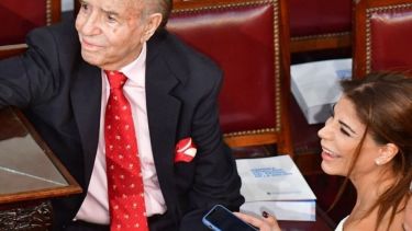 El ex presidente siguió las sesiones del senado de manera virtual, tal como mostró en redes sociales. Foto: Twitter.-