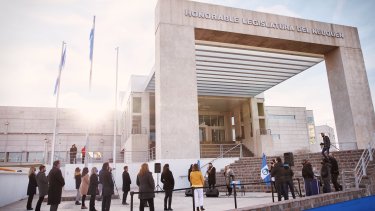 El acto se realizó esta mañana en el ingreso de la Legislatuta provincial.  Foto: Prensa Legislatura