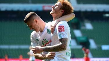 Werder Bremen goleó 6 a 1 y jugará la promoción.