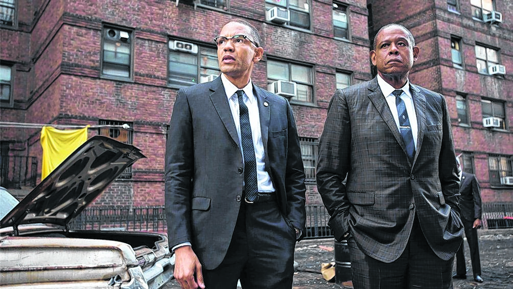 "Godfather of Harlem": Malcolm X (Nigel Thatch) y Ellsworth “Bumpy” Johnson (Forrest Whitaker), respeto y diferencias en tiempos complejos.