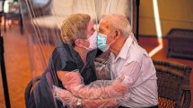 Imagen de La emoción de volver a abrazarse después de 102 días