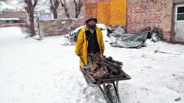 Jacobacci. Empezó la carrera para combatir el frío a través de la calefacción a leña. Foto: José Mellado