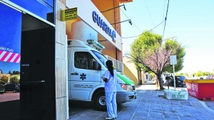 Unos 2.600 empleados del sector privado de salud recibirán parte del sueldo desde Anses
