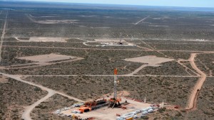 La puja por el reparto del ajuste hace crujir al entramado petrolero