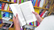 Imagen de Con un despliegue artístico, escritoras de la región presentan sus novelas en Roca