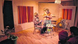 Mirá un adelanto de la obra de teatro de esta noche: «Lombrices»