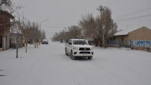 Entre la nieve y el frío, Jacobacci se adapta al cordón sanitario