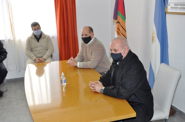 El Ministro de Salud, Fabián Zgiab y el intendente Carlos Toro dispusieron el cordón sanitario para Jacobacci, a partir de hoy. (Foto: José Mellado).