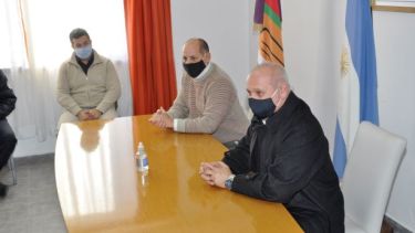 El Ministro de Salud, Fabián Zgiab y el intendente Carlos Toro dispusieron el cordón sanitario para Jacobacci, a partir de hoy. (Foto: José Mellado).