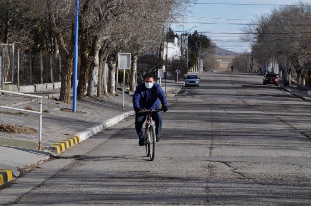 Las calles de Jacobacci se ven desoladas ante el brote de coronavirus.
(Foto: José Mellado)