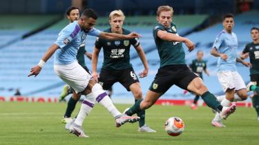 Mahrez anotó dos de los tres tantos del City.