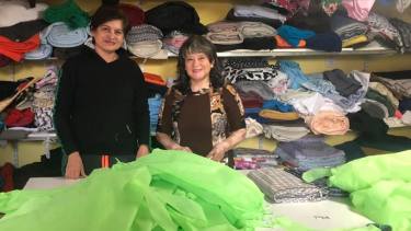 Camisolines de friselina fueron confeccionados para el personal hospitalario. (Foto: Gentileza).