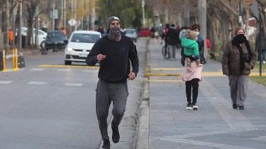 Ahora que se habilitaron nuevas actividades, el gobierno insisten en que se respete el distanciamiento social y el uso de barbijos, entre otras medidas.