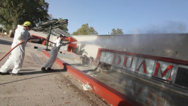 Desinfectan el ingreso al Espacio DUAM Foto: Oscar Livera