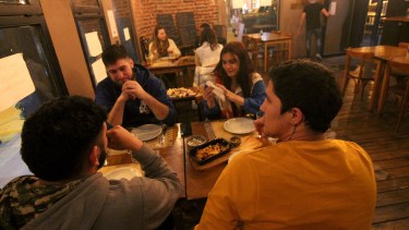 El inicio de la actividad gastronómica se hizo con estrictos protocolos (foto Oscar Livera)