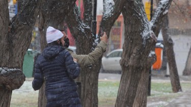 ¿Se viene la selfie con nieve?. Habrá que esperar. Frío se va a sentir seguro. Foto archivo: Oscar Livera