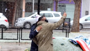 Después de dos años, volvió a nevar en Neuquén capital y alrededores