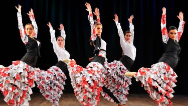 El Ballet Español de Fundación Cultural Patagonia y su "Patio flamenco".