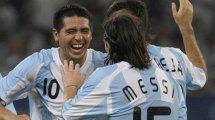 Imagen de Messi, Riquelme, Caniggia y Fangio: una fecha simbólica para el deporte argentino
