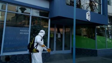 La Regional Segunda, en el centro de Roca, registra más de un caso positivo.