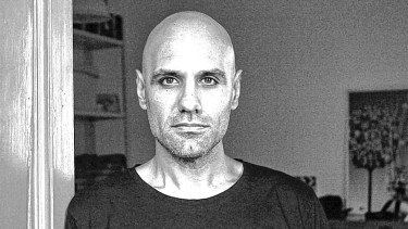 Javier van de Couter cree que abordar hechos de la realidad ayuda a “legitimar un relato que siempre será una ficción”.