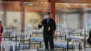 El gobernador Omar Gutiérrez recorre el lugar. Foto: Prensa de Gobierno