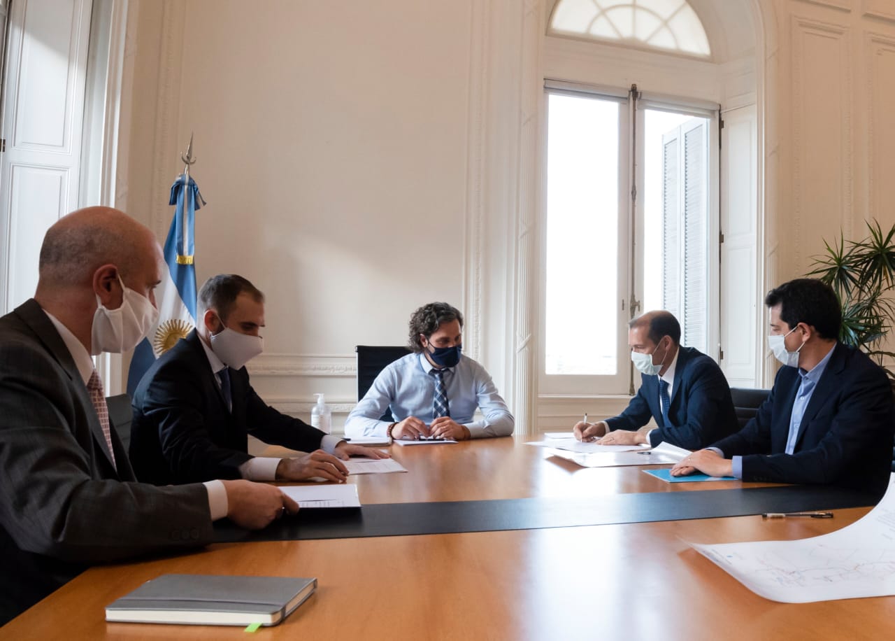 El gobernador Gutiérrez reunido con el jefe de Gabinete Santiago Cafiero y otros funcionarios nacionales. Foto: Prensa de Gobierno 