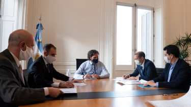 El gobernador Gutiérrez reunido con el jefe de Gabinete Santiago Cafiero y otros funcionarios nacionales. Foto: Prensa de Gobierno 