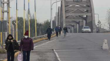 Las provincias interactúan diariamente con miles de personas que viven o trabajan del otro lado de los puentes. Foto: archivo.
