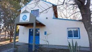 Investigan la muerte de un joven que fue hallado con un balazo en Roca