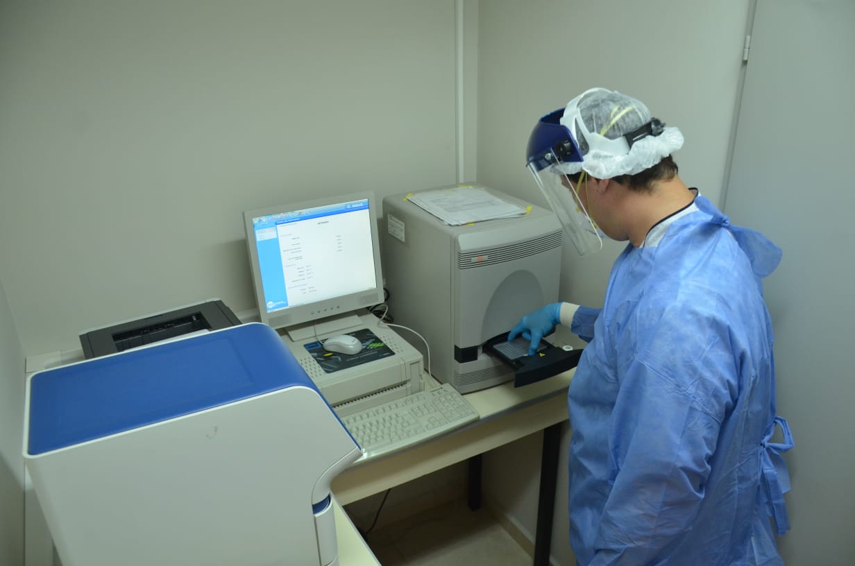 Los laboratorios habilitados procesan las muestras con la técnica de PCR. Foto: archivo.