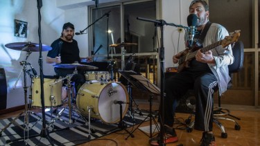 Folatelli y Giannini, socios creativos de un dúo que no para ni en cuarentena. (Foto: Gonzalo Maldonado)