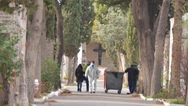 Cementerio Central en Neuquén. Foto Yamil Regules 