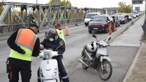 Afirman que se agilizó el tránsito en los puentes que unen Neuquén y Cipolletti
