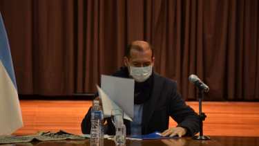 El gobernador Omar Gutiérrez se hará un nuevo hisopado mañana.  Foto Archivo: Yamil Regules