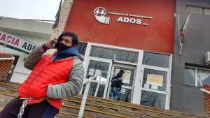 El enfermero retomó su protesta en el policlínico ADOS de Neuquén