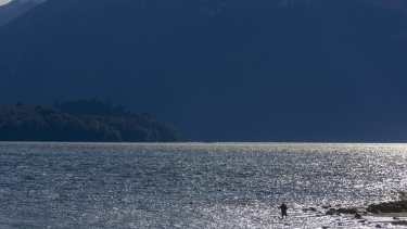 Pesca en el lago Logog. Autorizada en estos días. Foto: Patricio Rodríguez