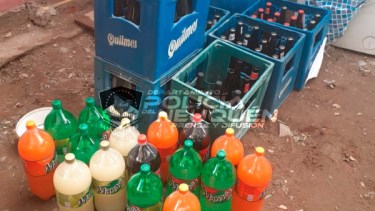La Municipalidad de Plottier y la Policía de la Provincia frenaron la venta clandestina de bebidas alcohólicas en una vivienda particular. (Foto: Gentileza).