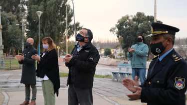 El intendente de Centenario, Javier Bertoldi, continua encerrado en la municipalidad por una protesta de empleados. (Foto: Archivo)