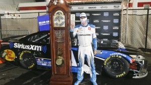 Truex Jr. logró la pole en el sorteo de la Nascar