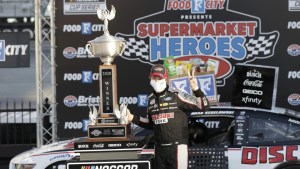 Keselowski repitió victoria en la Copa Nascar