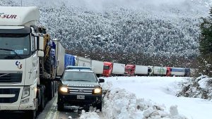 Los camiones varados en las rutas de Neuquén pudieron seguir viaje