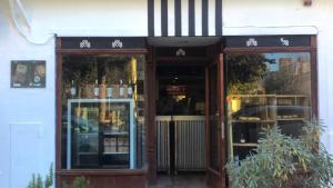 Una rotisería en pleno centro de Neuquén abrió Emma Leiva, con nivel distinguido