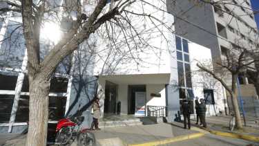 El trabajador está internado en la clínica  ubicada en Mitre y Chacabuco. (foto: Juan Thomes)