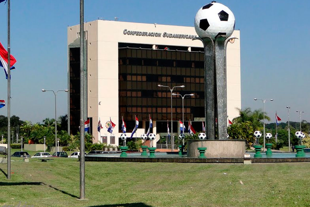 El ente que rige el fútbol sudamericano cree que la pelota volverá a rodar el septiembre en toda Sudamérica.