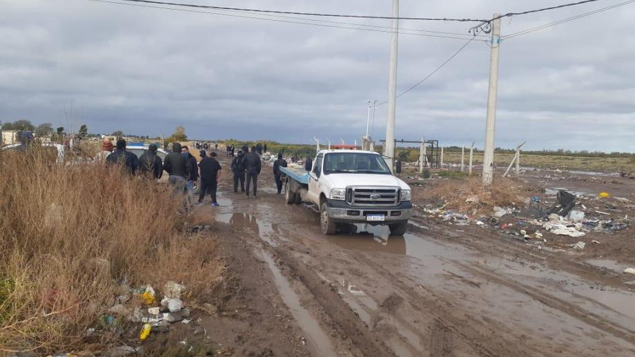 Las pericias se dificultaron por la lluvia pero igualmente ya se logró la detención de tres personas. (foto: Pablo Leguizamón)