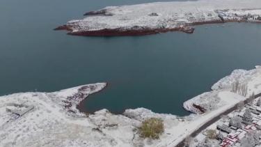 El Chocón nevado filmado desde un drone