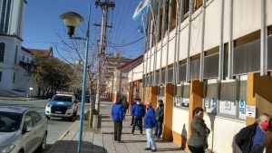 Entregaron asistencia a los trabajadores del 18 Mayo de Roca