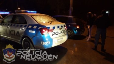 Los dos hombres estaban a bordo de un Peugeot circulando en Cuenca XV. Foto: gentileza